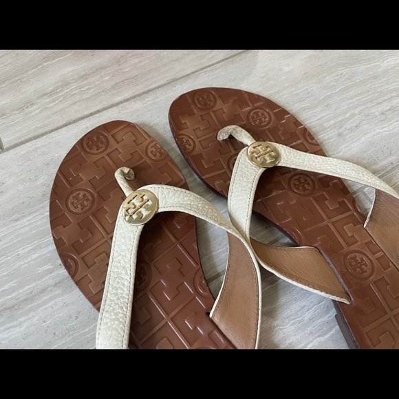 Tory Burch Thora in Bleach/Gold, size 8 - Picture 4 of 6